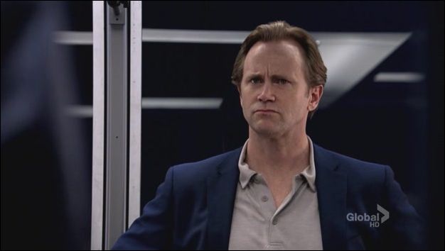 Lie.to.Me.S02E22.HDTV.XviD-LOL.[VTV][(050328)21-40-46]