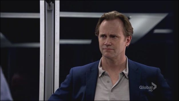 Lie.to.Me.S02E22.HDTV.XviD-LOL.[VTV][(050432)21-40-52]